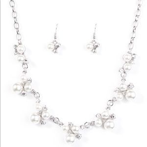 5 for $25! Paparazzi pearl necklace